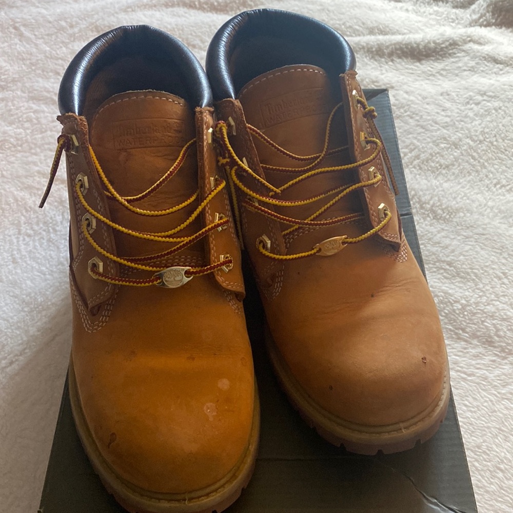 Womens low Timberlands no box with some life left!